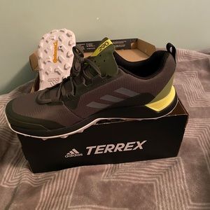 Brand new Adidas Terrex men’s golf shoes size 9.